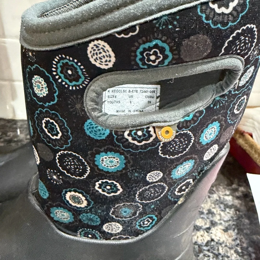 Bogs Kids Boots - Black and Teal Floral - Picture 5 of 12